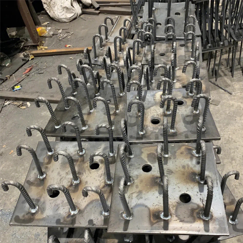 图纸中如何确定九江预埋件的位置？